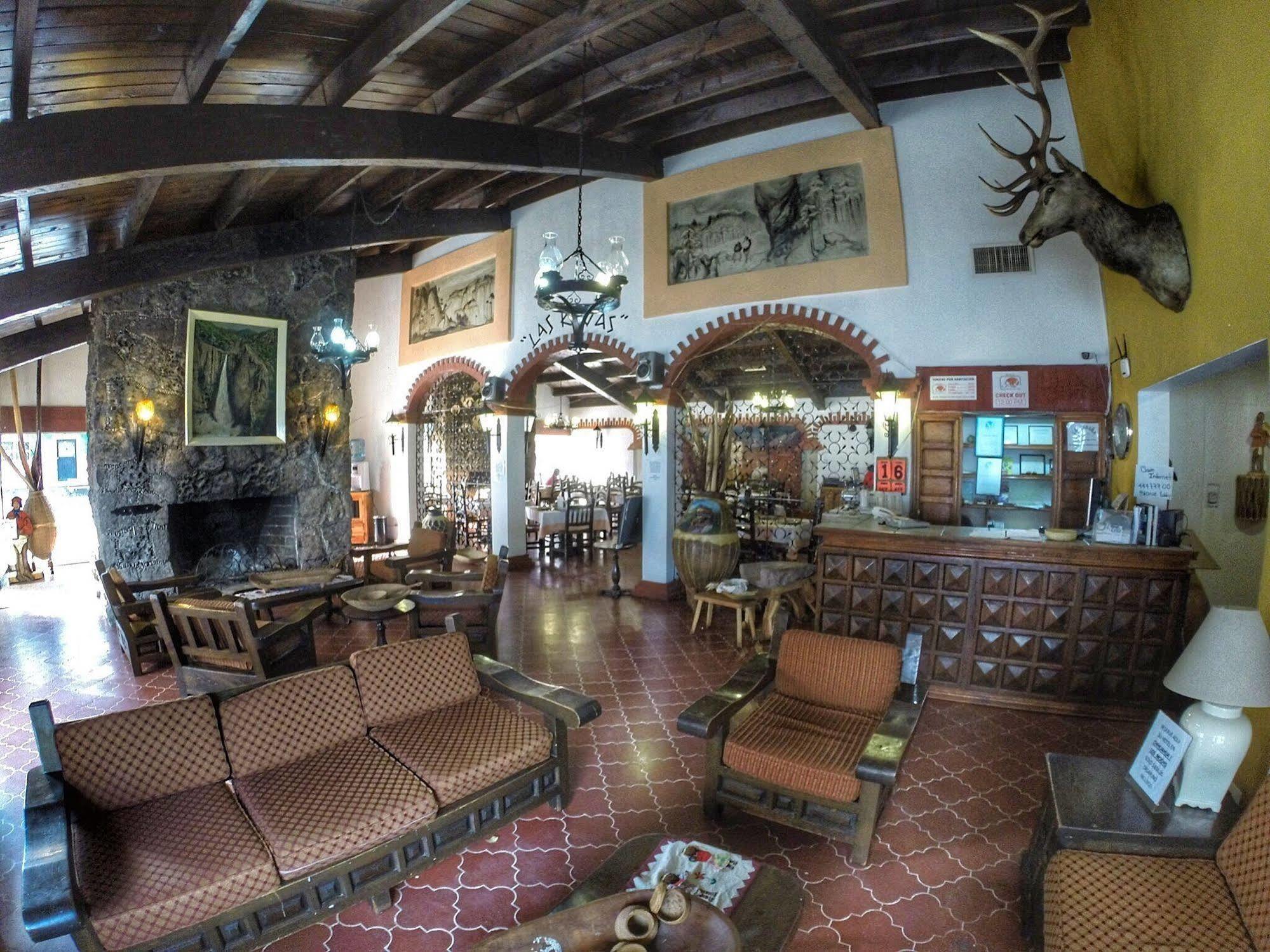 Hotel Parador Santa Cruz ครีล ภายนอก รูปภาพ
