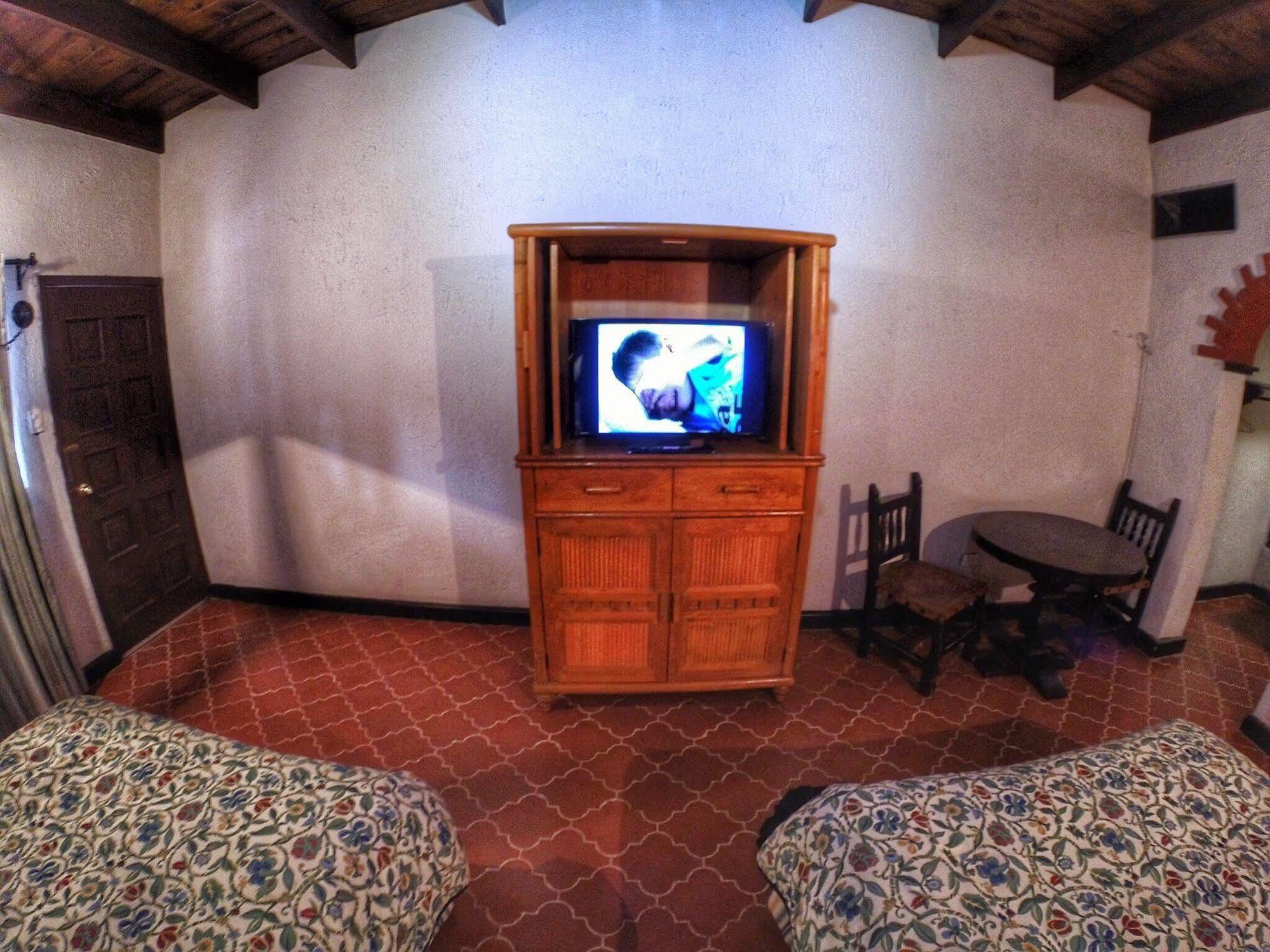 Hotel Parador Santa Cruz ครีล ภายนอก รูปภาพ