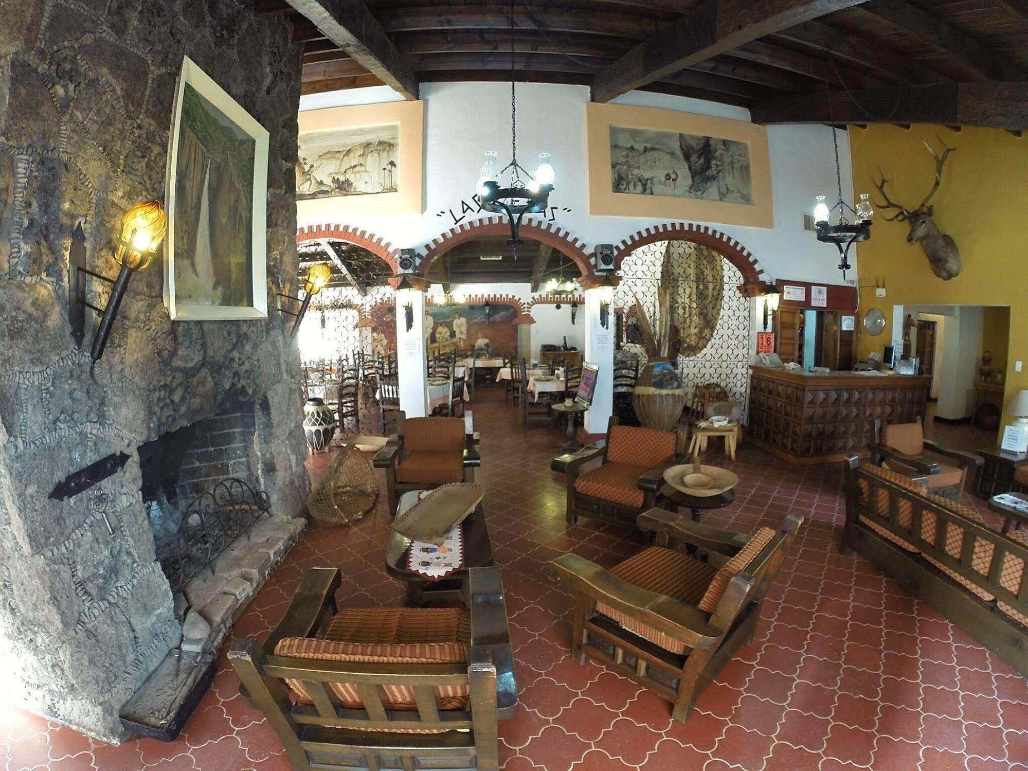 Hotel Parador Santa Cruz ครีล ภายนอก รูปภาพ