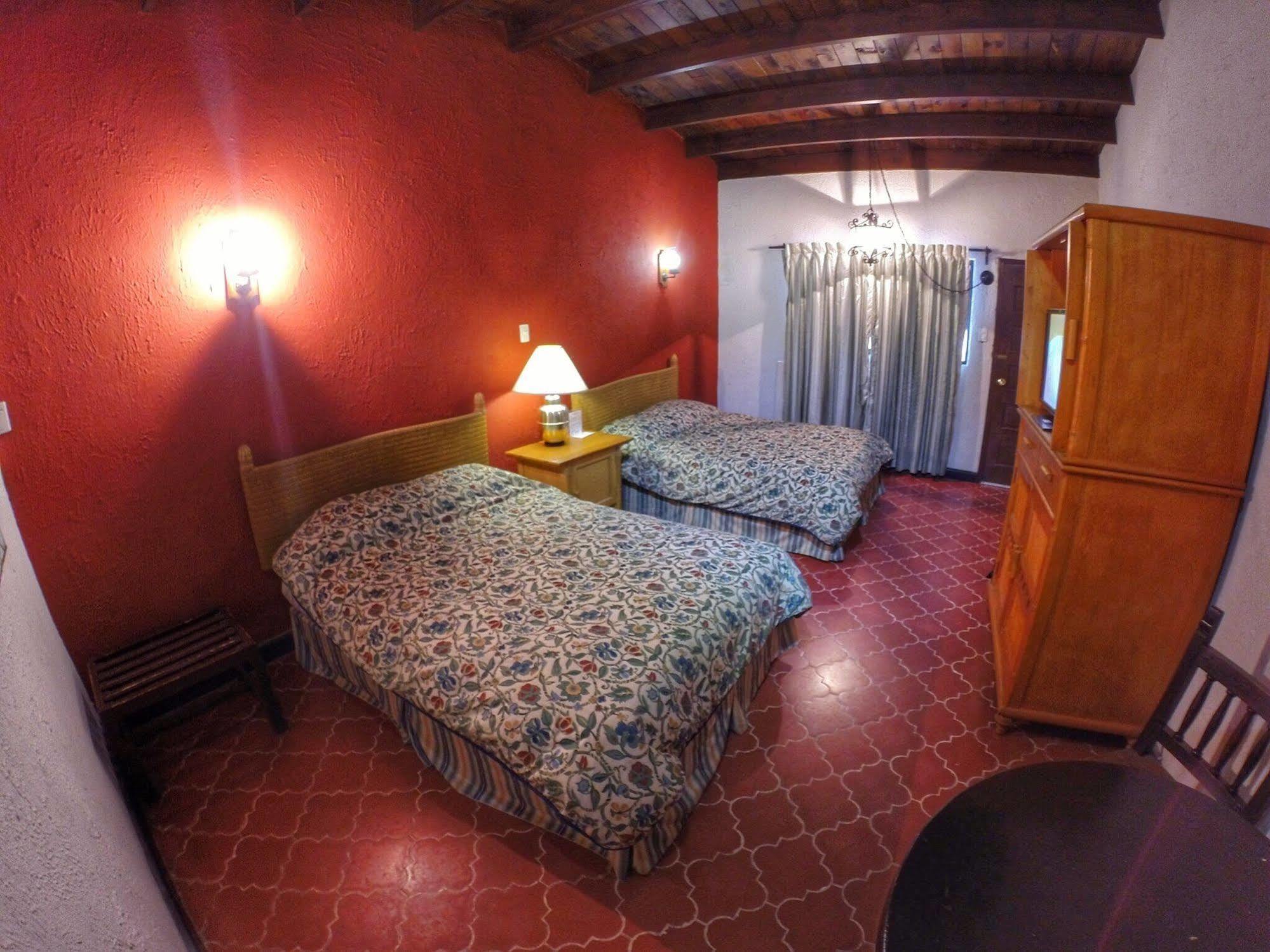Hotel Parador Santa Cruz ครีล ภายนอก รูปภาพ